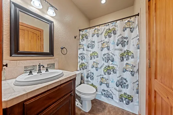 $745,000 | 142 West Ledge Stone Lane West, Ingram, TX 78025