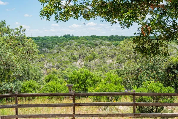 $745,000 | 142 West Ledge Stone Lane West, Ingram, TX 78025