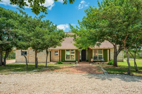 $745,000 | 142 West Ledge Stone Lane West, Ingram, TX 78025