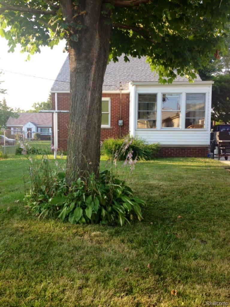 12941 Rosedale Street Southgate, MI 48195 - Photo 5 of 19 image (22).jpg