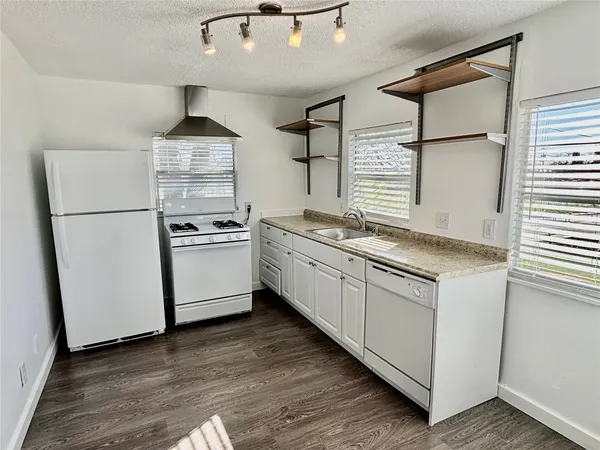 $2,600 | 2906 East 12th Street, Austin, TX 78702