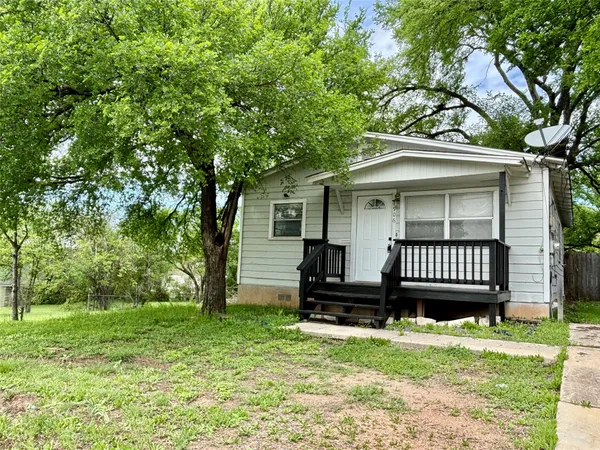 $2,600 | 2906 East 12th Street, Austin, TX 78702