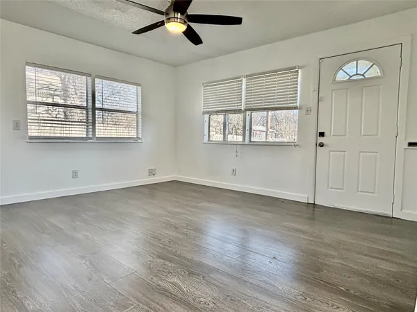 $2,600 | 2906 East 12th Street, Austin, TX 78702