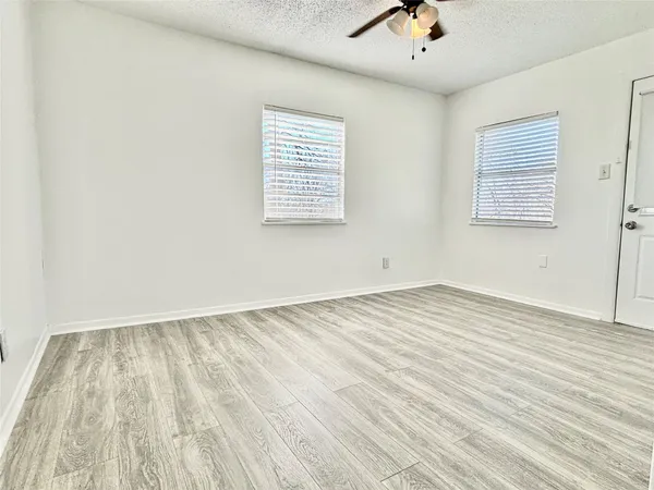 $2,600 | 2906 East 12th Street, Austin, TX 78702
