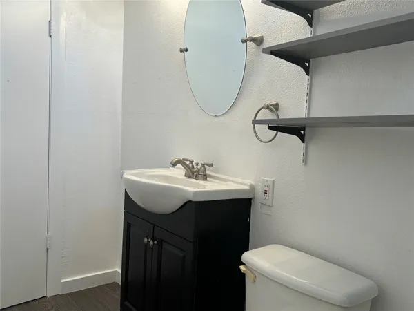 $2,600 | 2906 East 12th Street, Austin, TX 78702