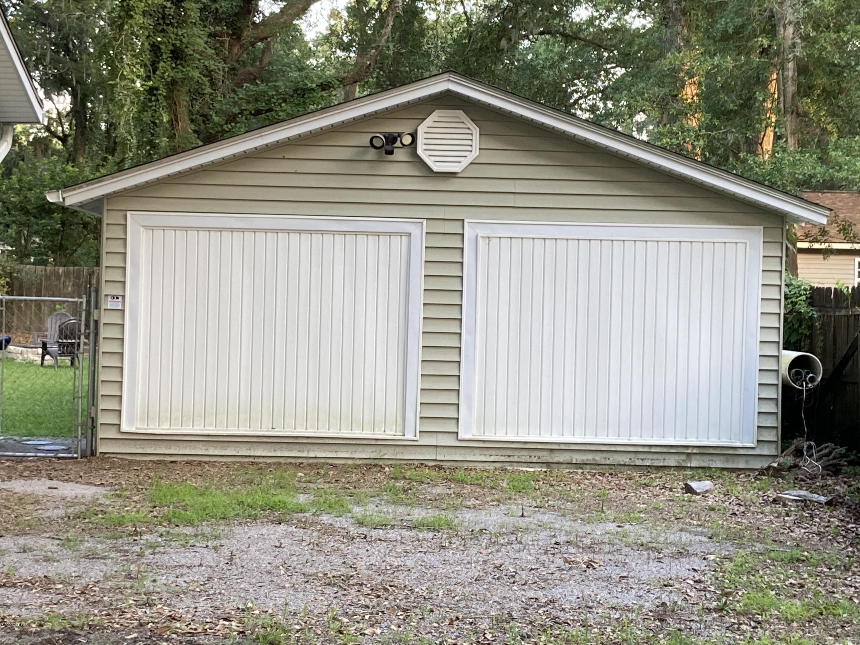 107 Verdier Road Beaufort, SC 29902 - Photo 7 of 26 IMG_2232