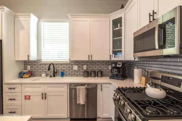 $2,400 | 118 Eleanor Avenue, Pass Christian, MS 39571