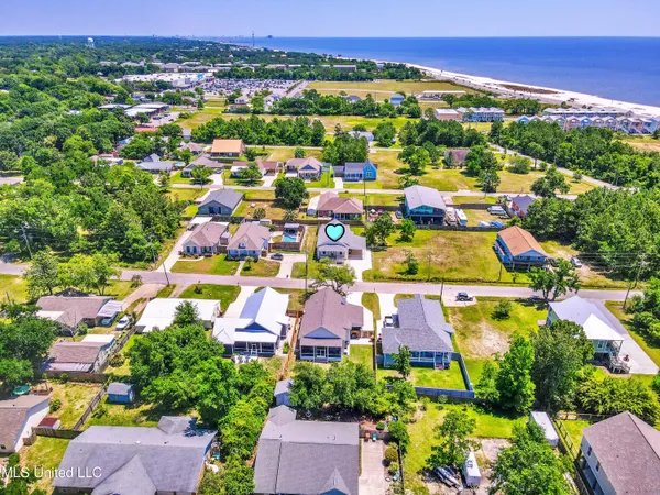 $2,400 | 118 Eleanor Avenue, Pass Christian, MS 39571