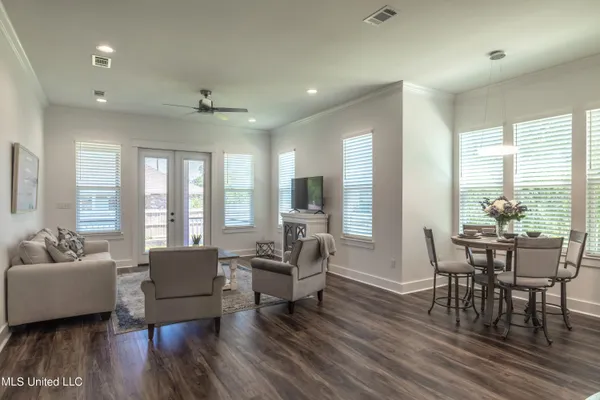 $2,400 | 118 Eleanor Avenue, Pass Christian, MS 39571