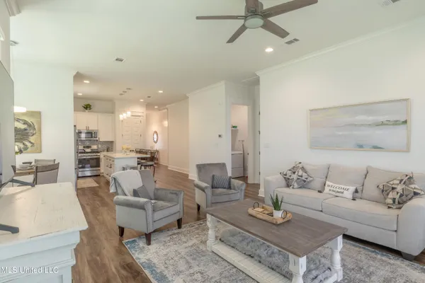 $2,400 | 118 Eleanor Avenue, Pass Christian, MS 39571