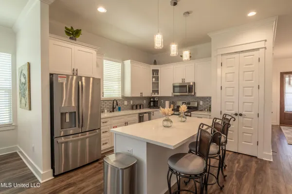 $2,400 | 118 Eleanor Avenue, Pass Christian, MS 39571