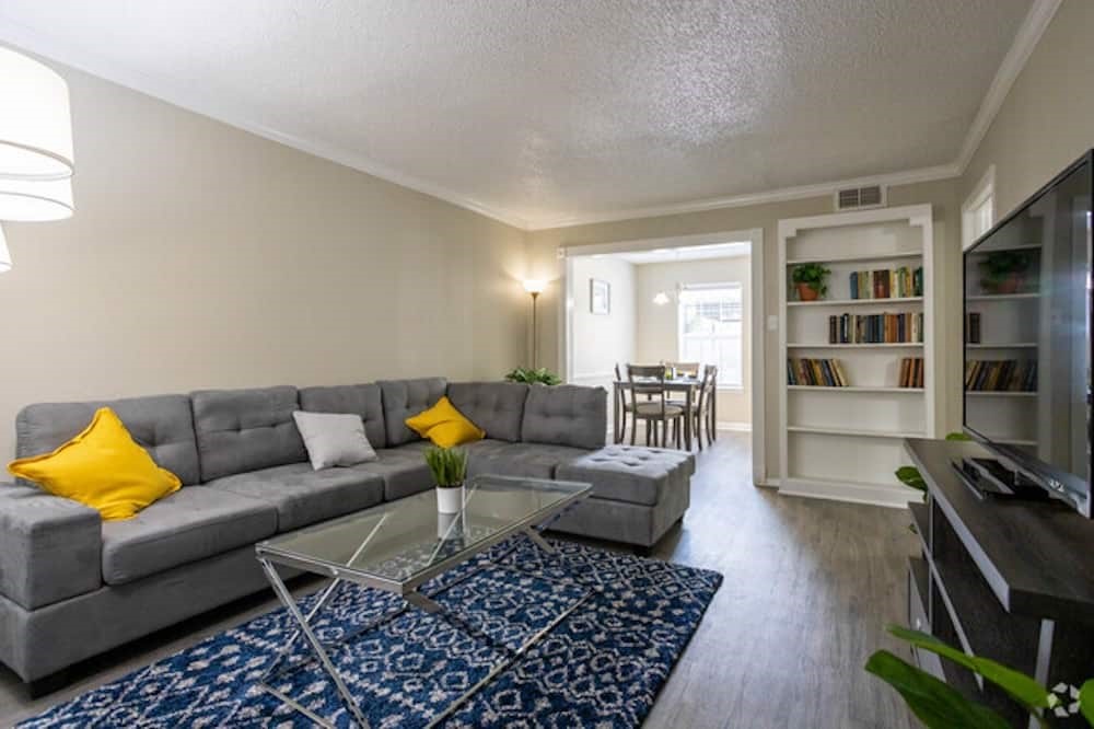 6505 Westheimer Road, Unit 255 Houston, TX 77057 - Photo 14 of 16 a living room with furniture rug and window