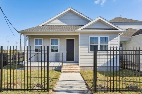 $2,100 | 9215 South Claiborne Avenue, New Orleans, LA 70118