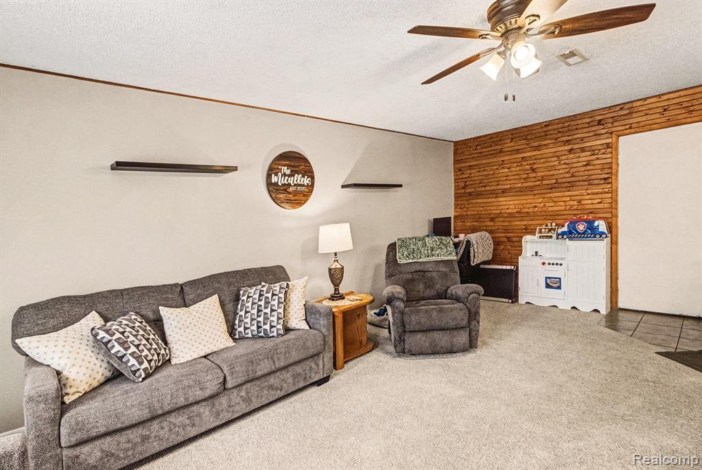 5380 Pontiac Lake Road Waterford, MI 48327 - Photo 5 of 26 Gallery Image 5