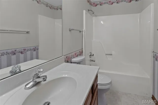 $399,900 | 103 Burns Farm W Court, Edwardsville, IL 62025