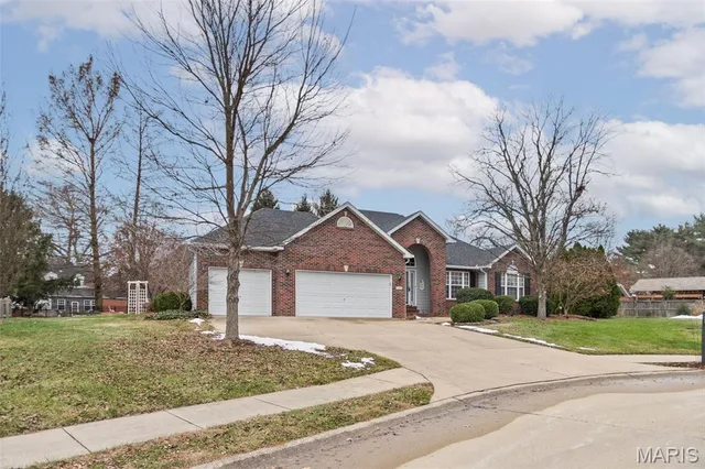 $399,900 | 103 Burns Farm W Court, Edwardsville, IL 62025