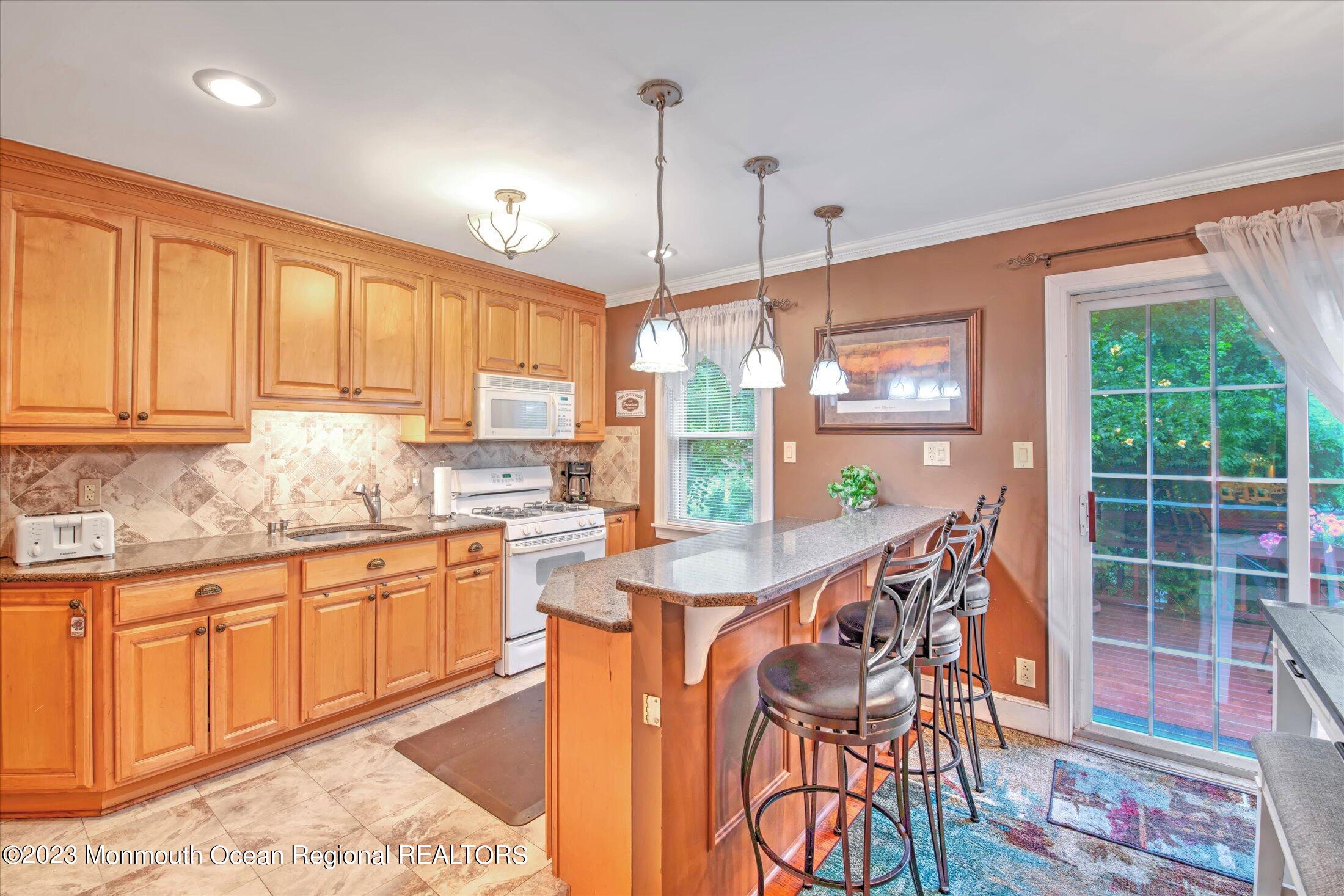 2153 Vauxhall Road Union, NJ 07083 - Photo 12 of 28 12-KITCHEN