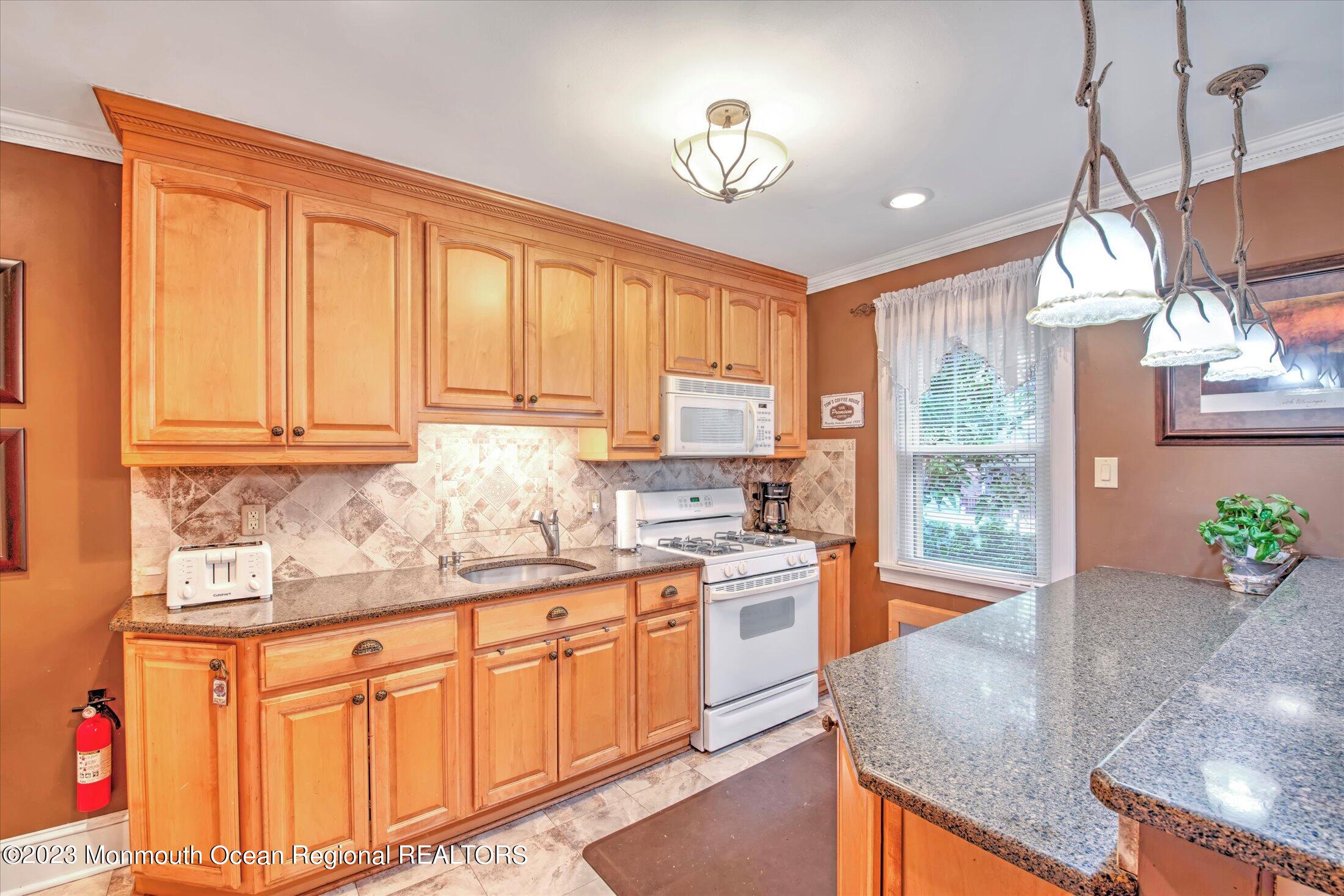 2153 Vauxhall Road Union, NJ 07083 - Photo 13 of 28 13-KITCHEN