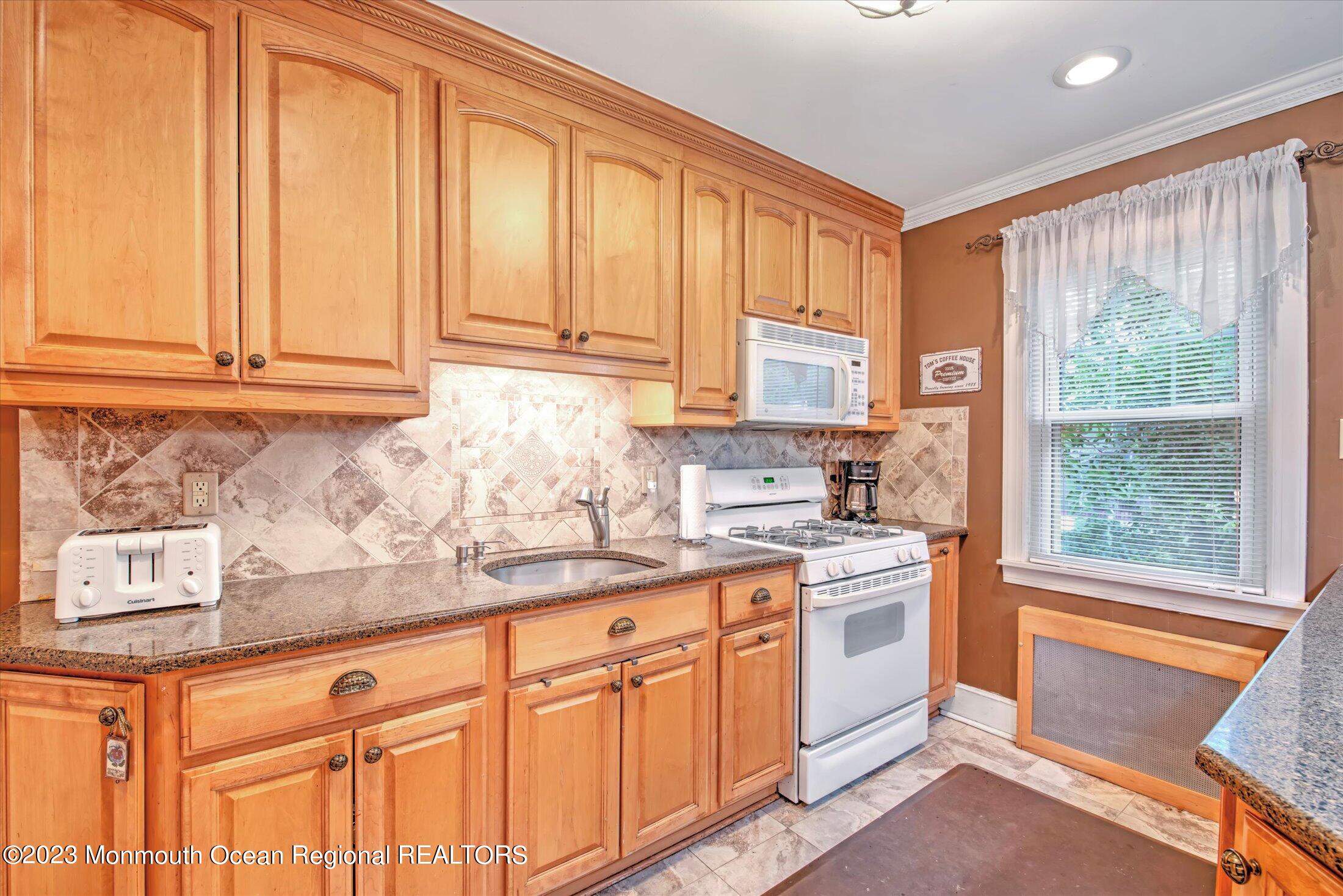 2153 Vauxhall Road Union, NJ 07083 - Photo 14 of 28 14-KITCHEN
