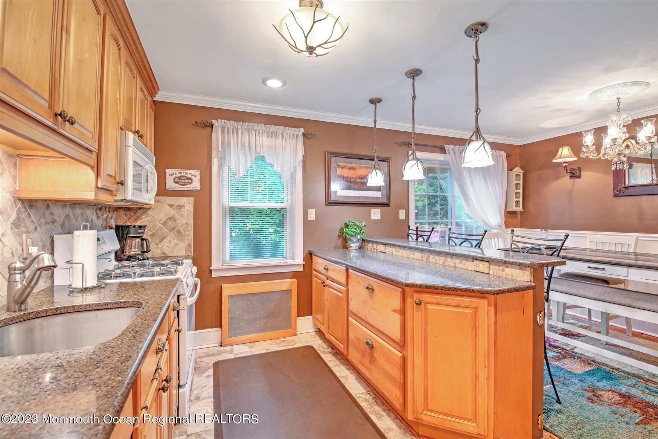 2153 Vauxhall Road Union, NJ 07083 - Photo 15 of 28 15-KITCHEN