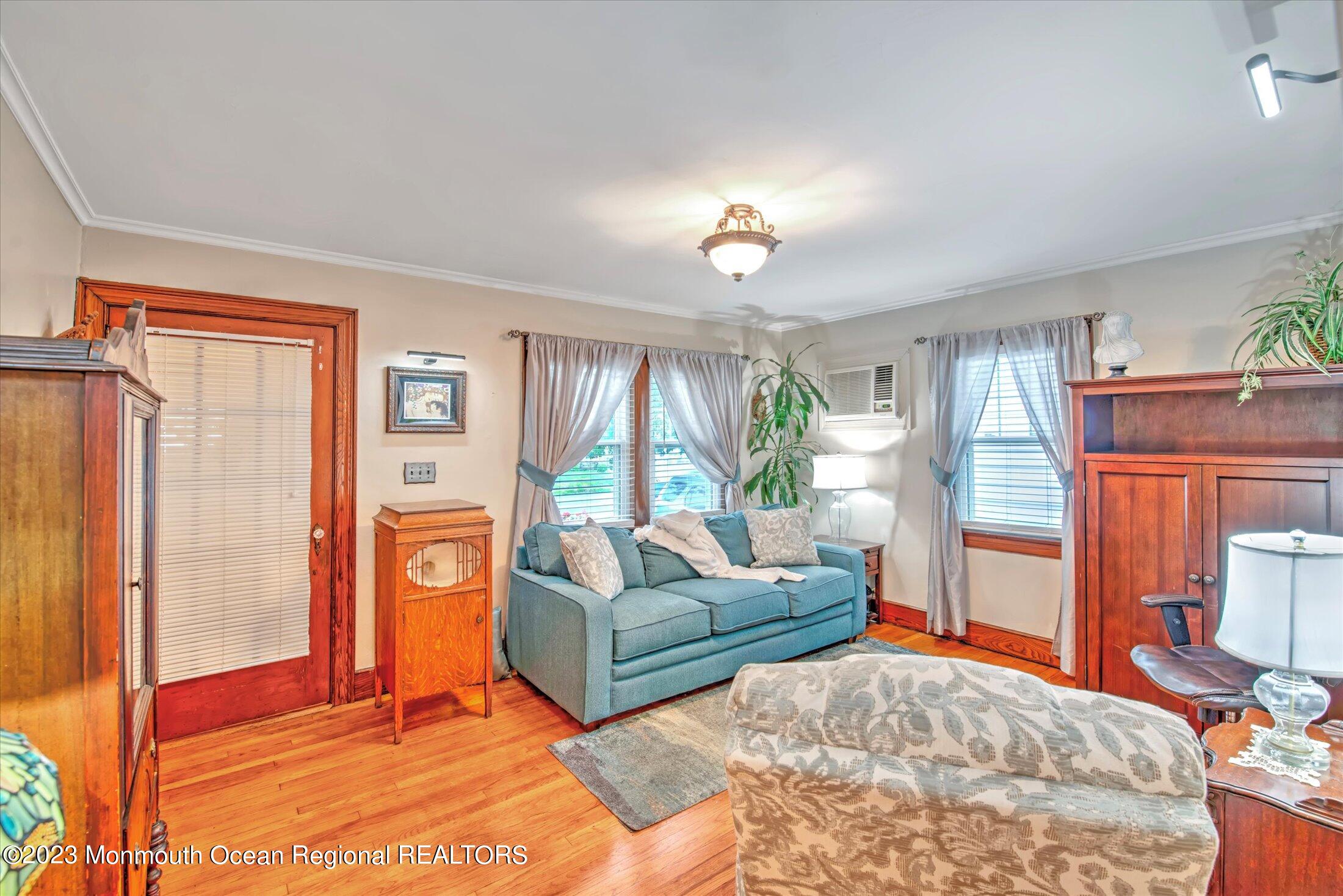 06-LIVING ROOM