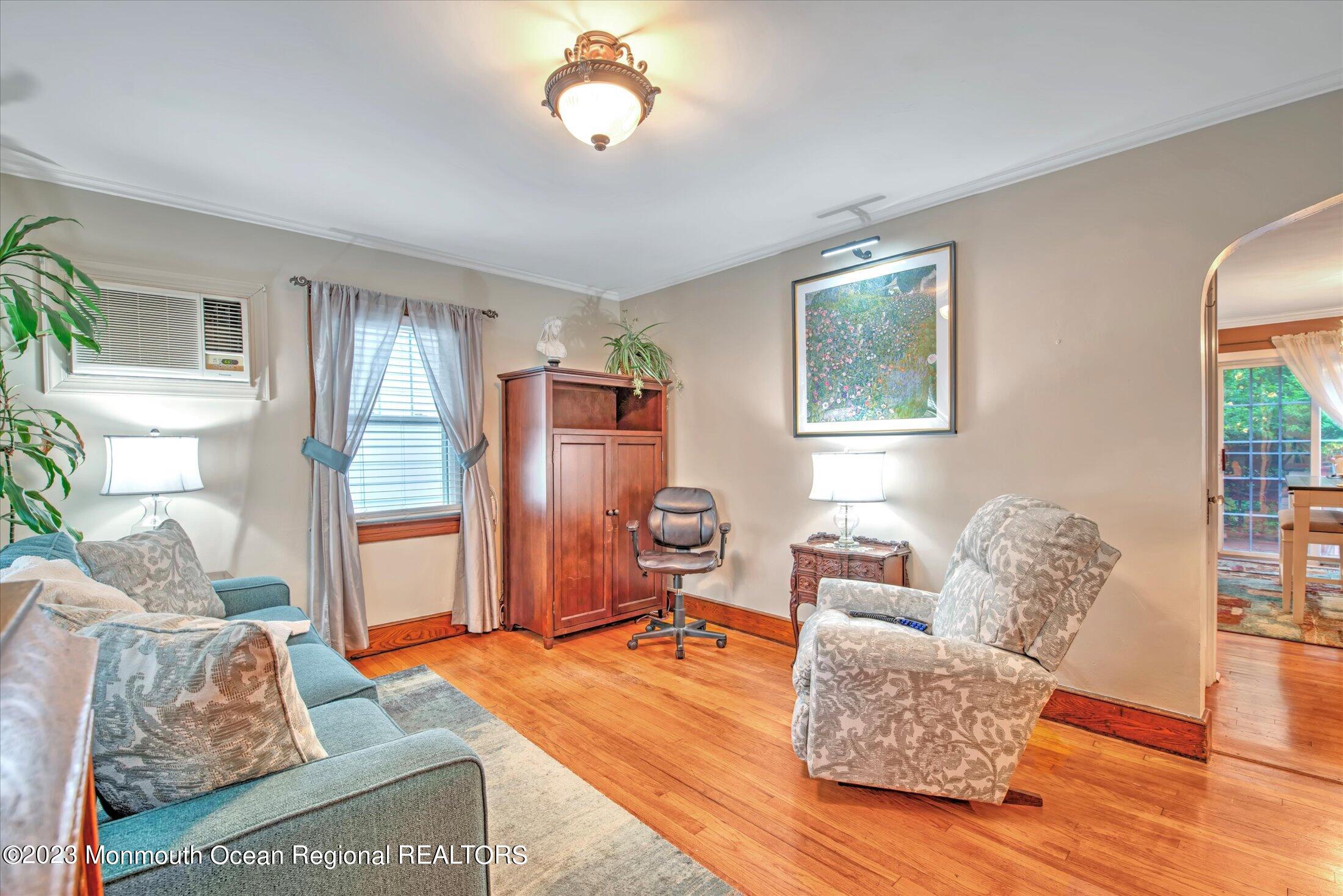 2153 Vauxhall Road Union, NJ 07083 - Photo 8 of 28 08-LIVING ROOM