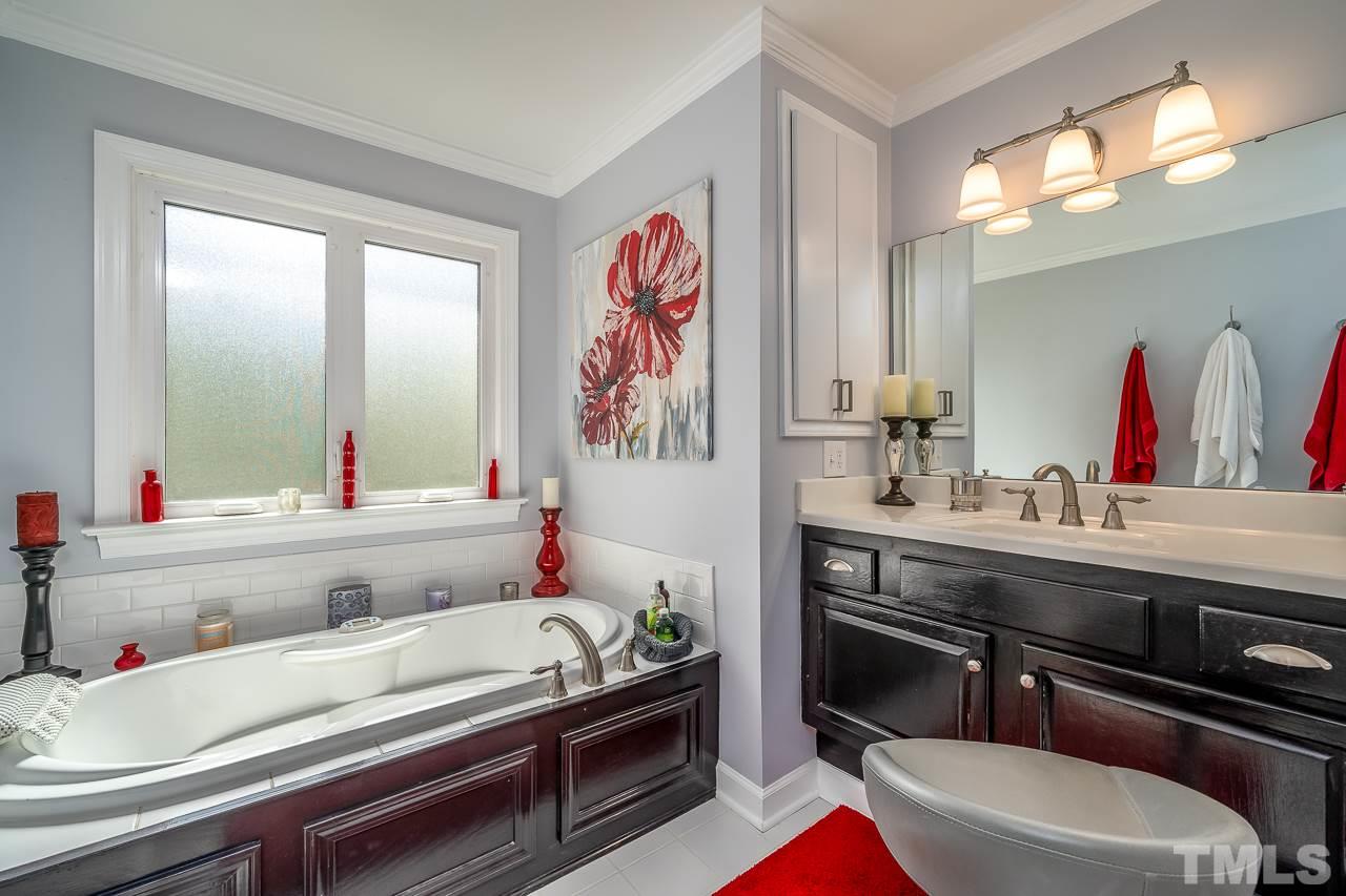 633 Crabbery Lane Raleigh, NC 27609 - Photo 18 of 28 Gallery Image 18