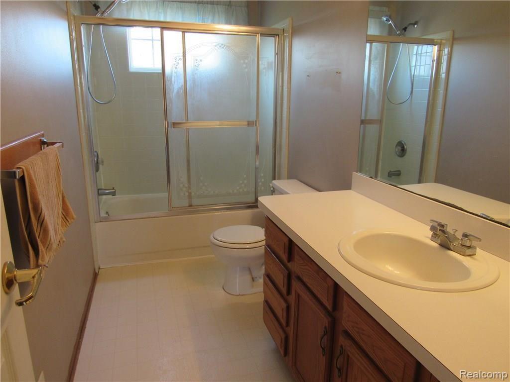 9024 Weber Road Columbus, MI 48063 - Photo 9 of 12 FULL BATH