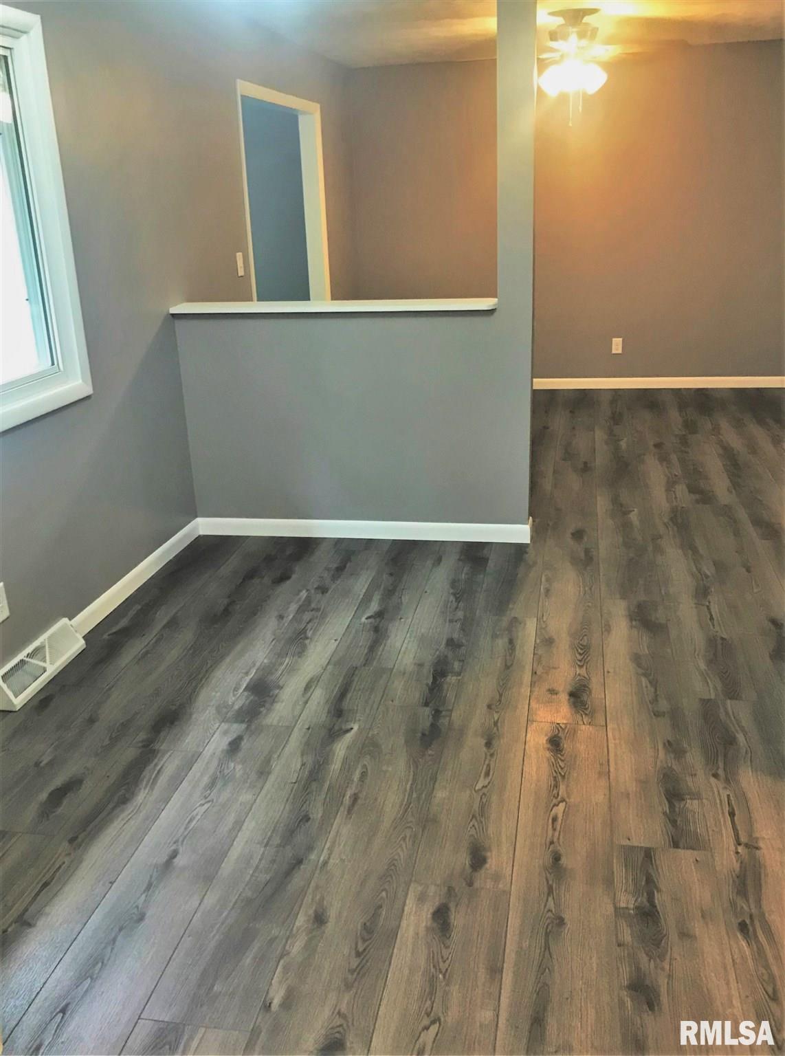 2528 Somerton Road Springfield, IL 62702 - Photo 2 of 13 Gallery Image 2