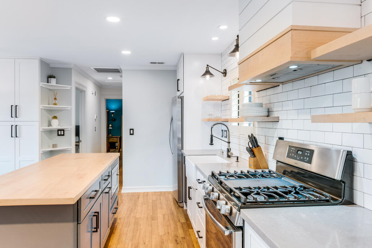 4022 Primavera Road, Unit A Santa Barbara, CA 93110 - Photo 16 of 28 Kitchen setting - 4022 Primavera Road