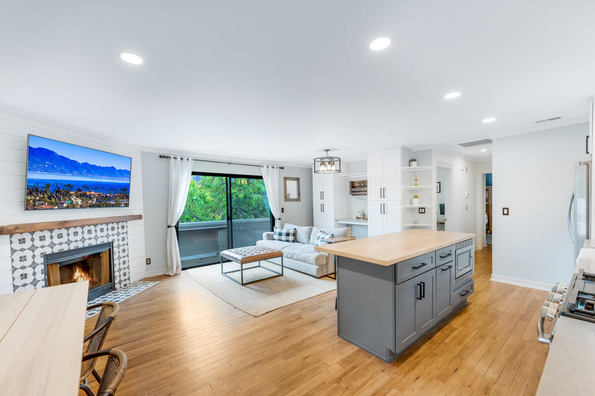 4022 Primavera Road, Unit A Santa Barbara, CA 93110 - Photo 17 of 28 Living area - 4022 Primavera Road