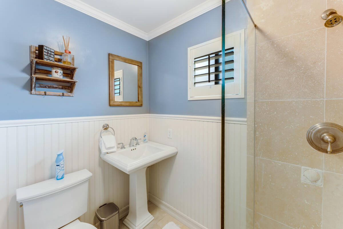 4022 Primavera Road, Unit A Santa Barbara, CA 93110 - Photo 20 of 28 Primary Bath - 4022 Primavera Road