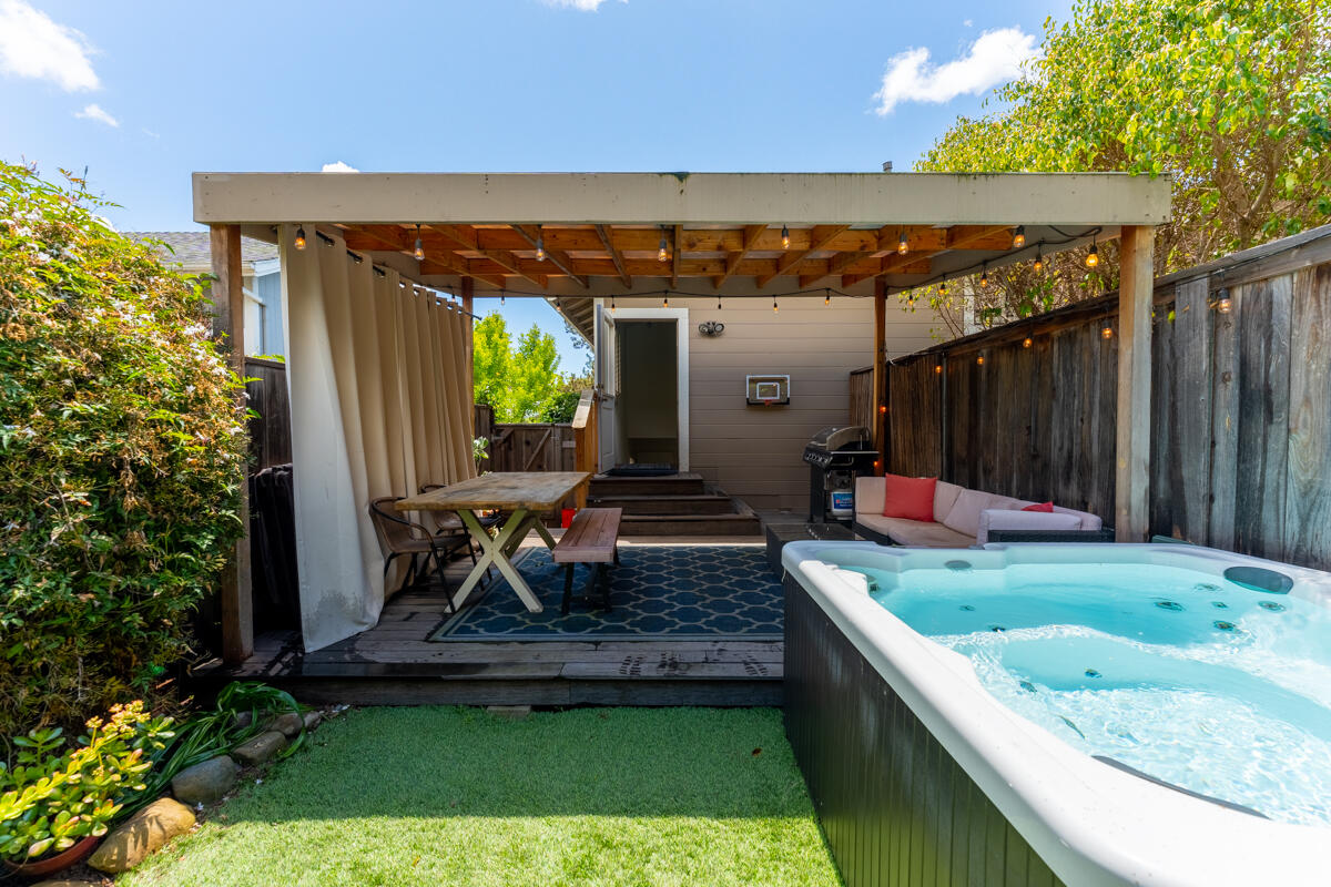 4022 Primavera Road, Unit A Santa Barbara, CA 93110 - Photo 8 of 28 Private patio - 4022 Primavera Road