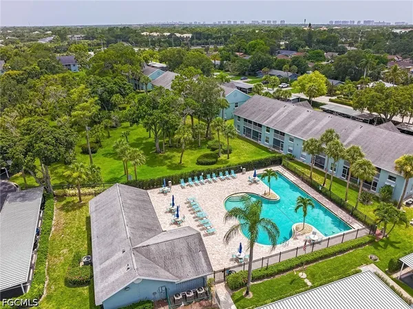 $275,000 | 109 Wading Bird Circle, Unit 206, Naples, FL 34110
