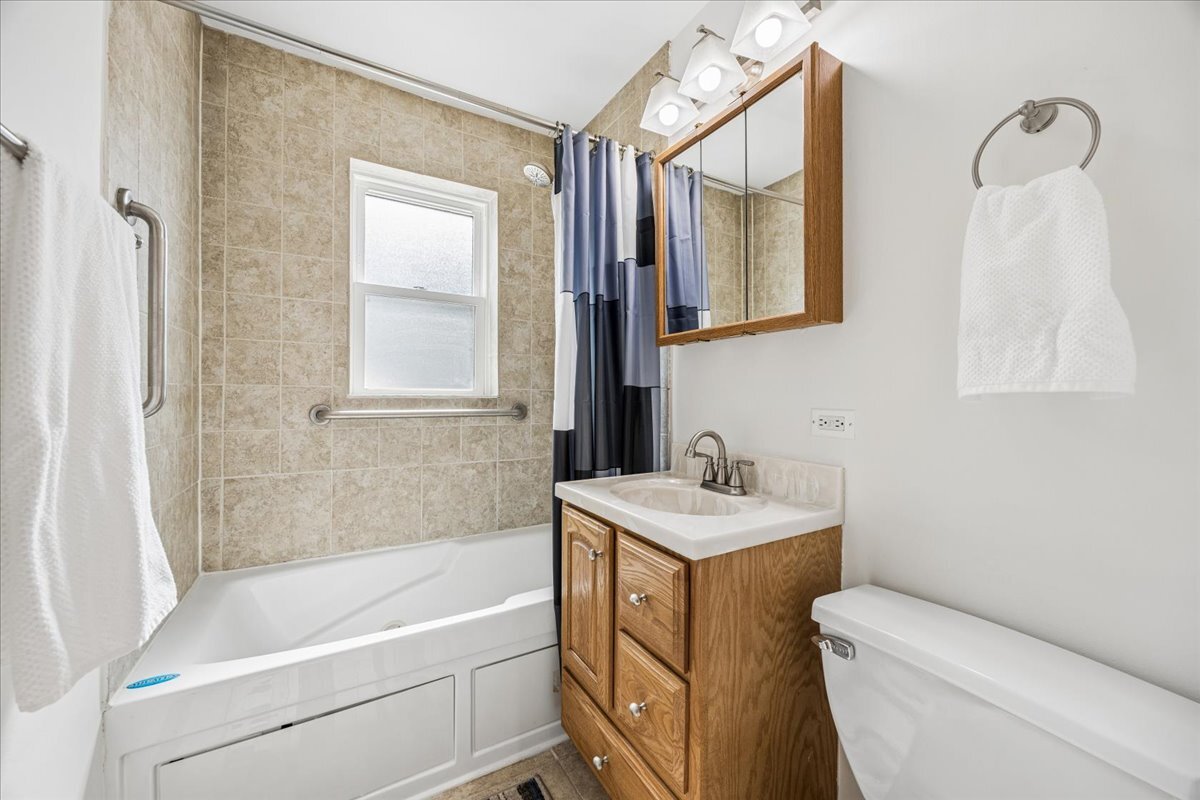 1527 North Wolf Road Berkeley, IL 60163 - Photo 10 of 23 Gallery Image 10