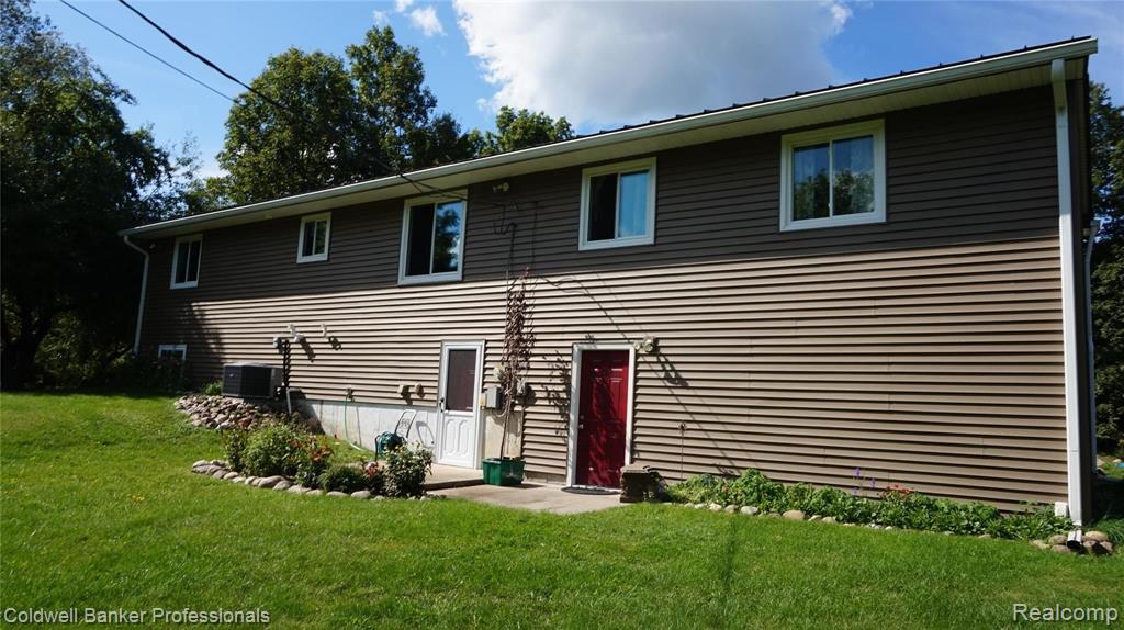 8910 Fish Lake Road Holly, MI 48442 - Photo 7 of 42
