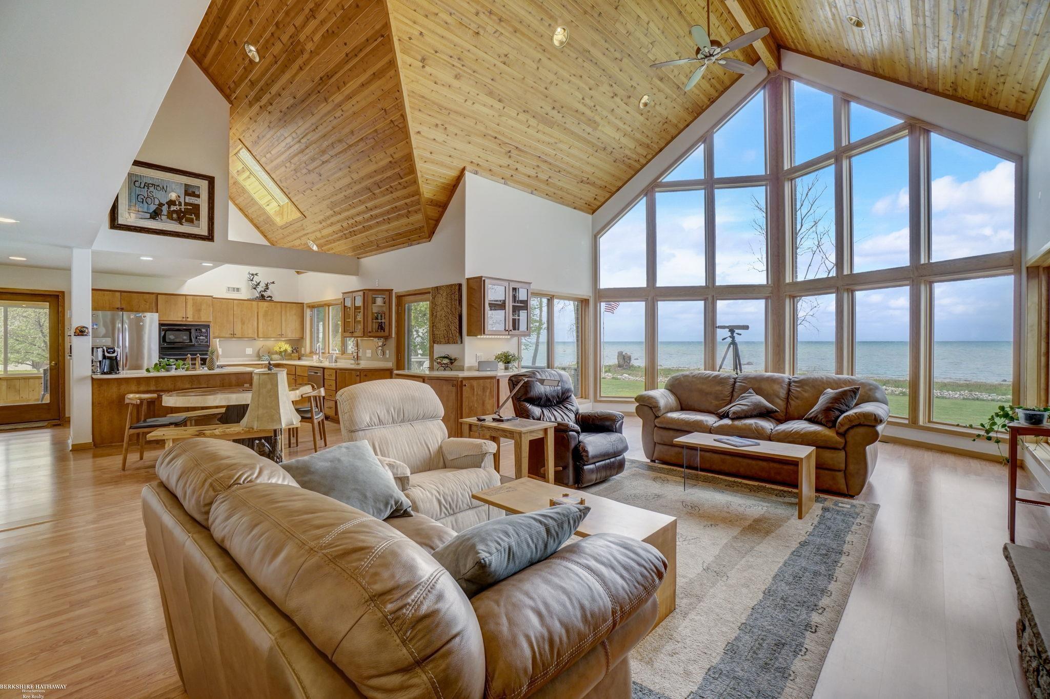 2500 North Lakeshore Road Harbor Beach, MI 48441 - Photo 21 of 84 Great Room from ensuite.