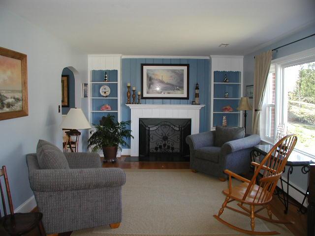 1806 Devon Road Southwest Roanoke, VA 24015 - Photo 3 of 26 Living Room