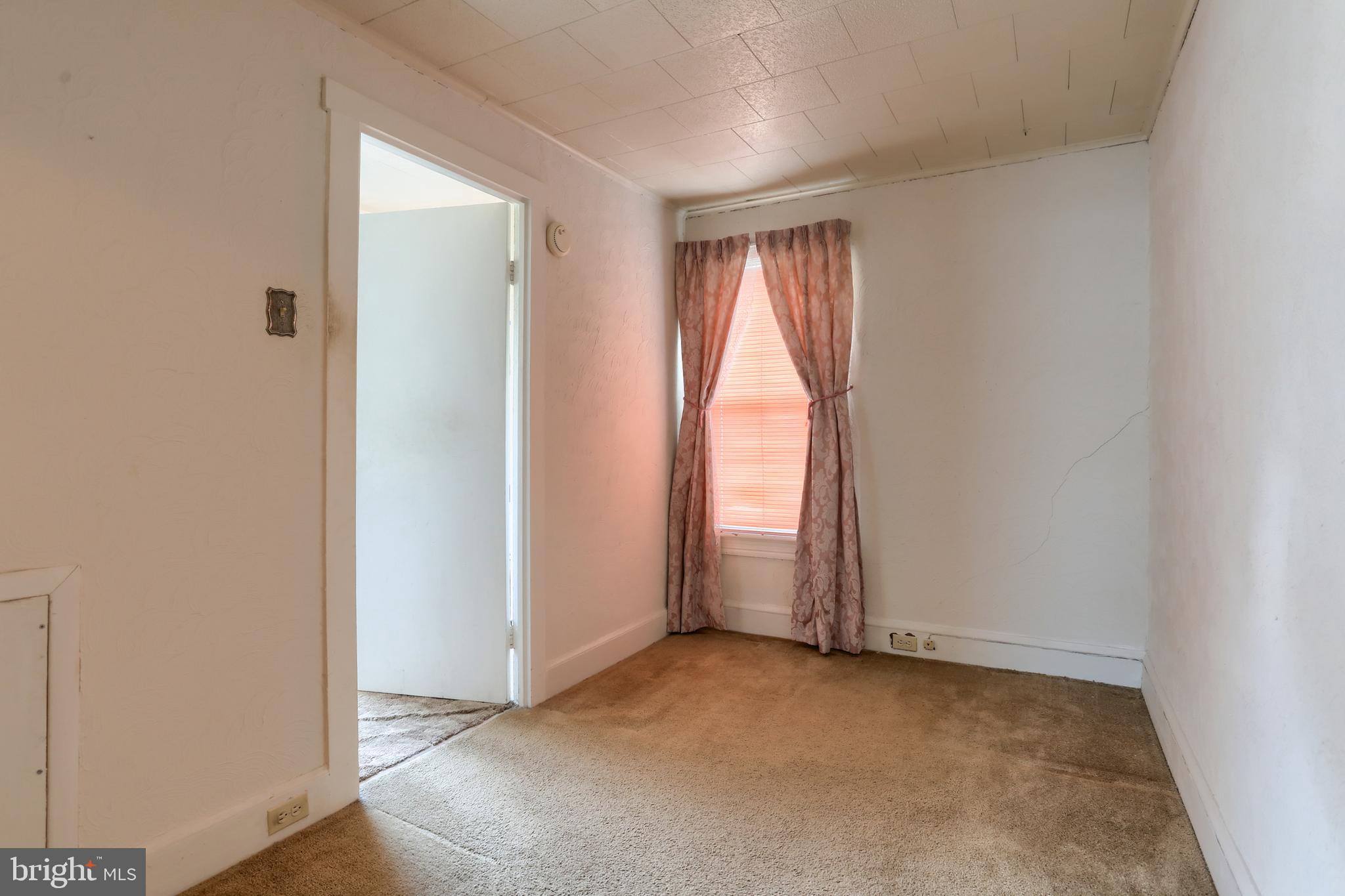 13 Montello Road Reading, PA 19608 - Photo 27 of 54 an empty room with windows