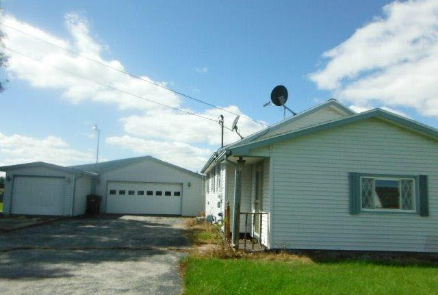 1788 South Huron Road Kawkawlin, MI 48631 - Photo 2 of 9