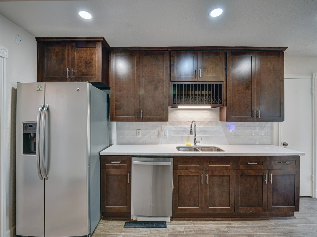 1306 Mimosa Road Missouri City, TX 77489 - Photo 11 of 24 Kitchen