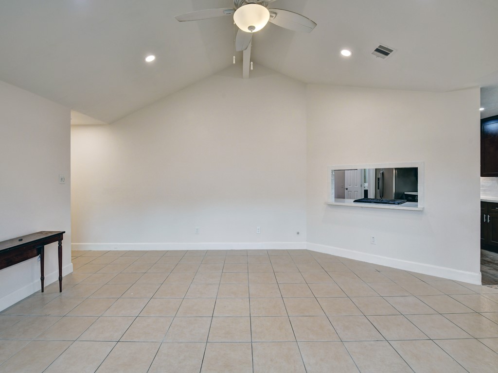 1306 Mimosa Road Missouri City, TX 77489 - Photo 4 of 24 Living room