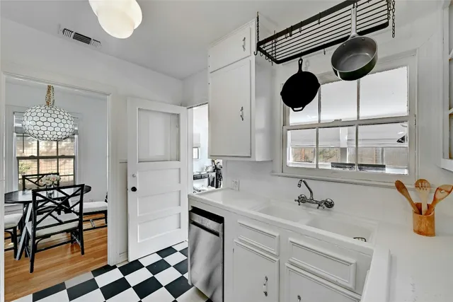 $2,750 | 5313 Avenue F, Austin, TX 78751