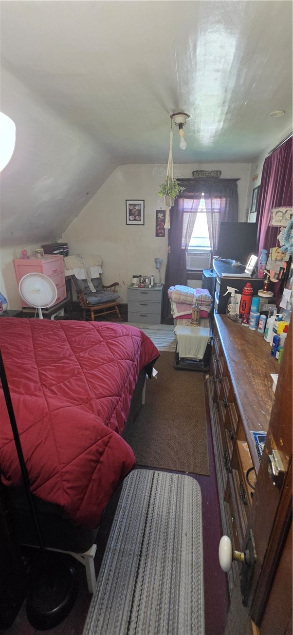 385 Fernwood Avenue Rochester, NY 14609 - Photo 20 of 28 3rd Bedroom upstairs