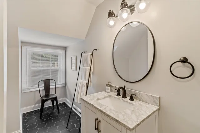 $379,000 | 909 South McLean Boulevard, Memphis, TN 38114