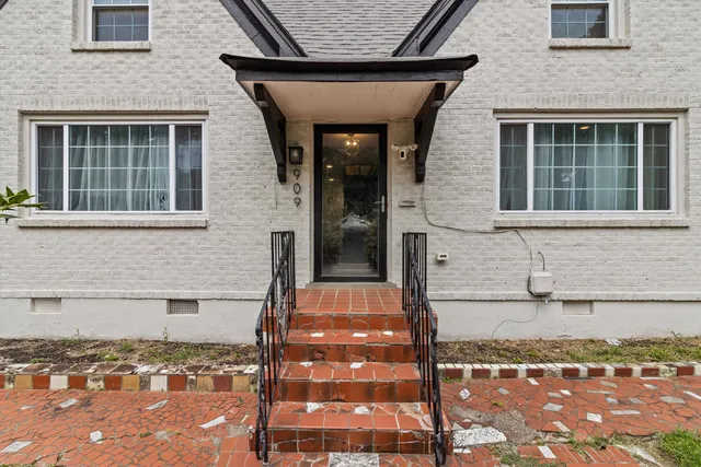 $379,000 | 909 South McLean Boulevard, Memphis, TN 38114