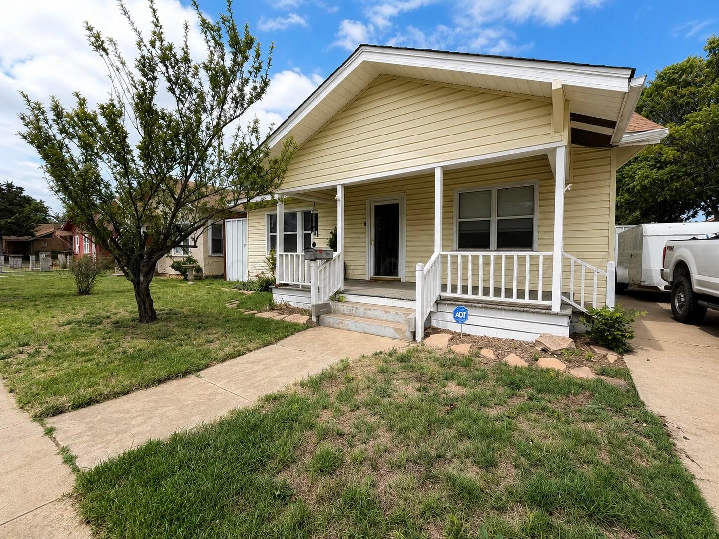 606 South Prospect Street Amarillo, TX 79106 - Photo 4 of 22 a front view of a house with a yard