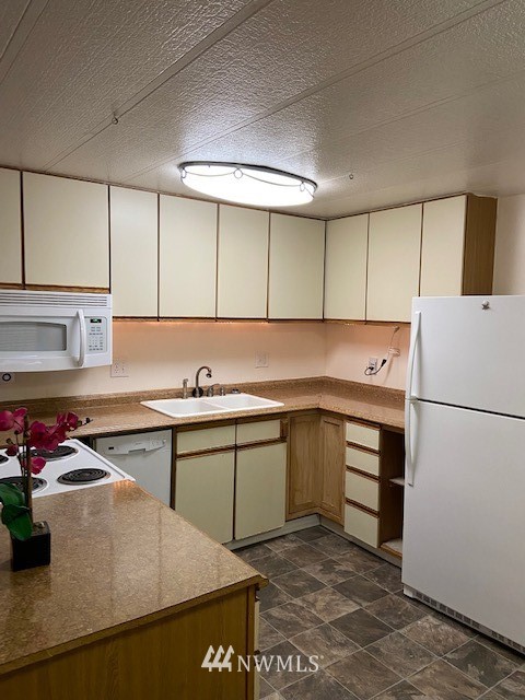 15272 Maple Drive Renton, WA 98058 - Photo 6 of 13 Gallery Image 6