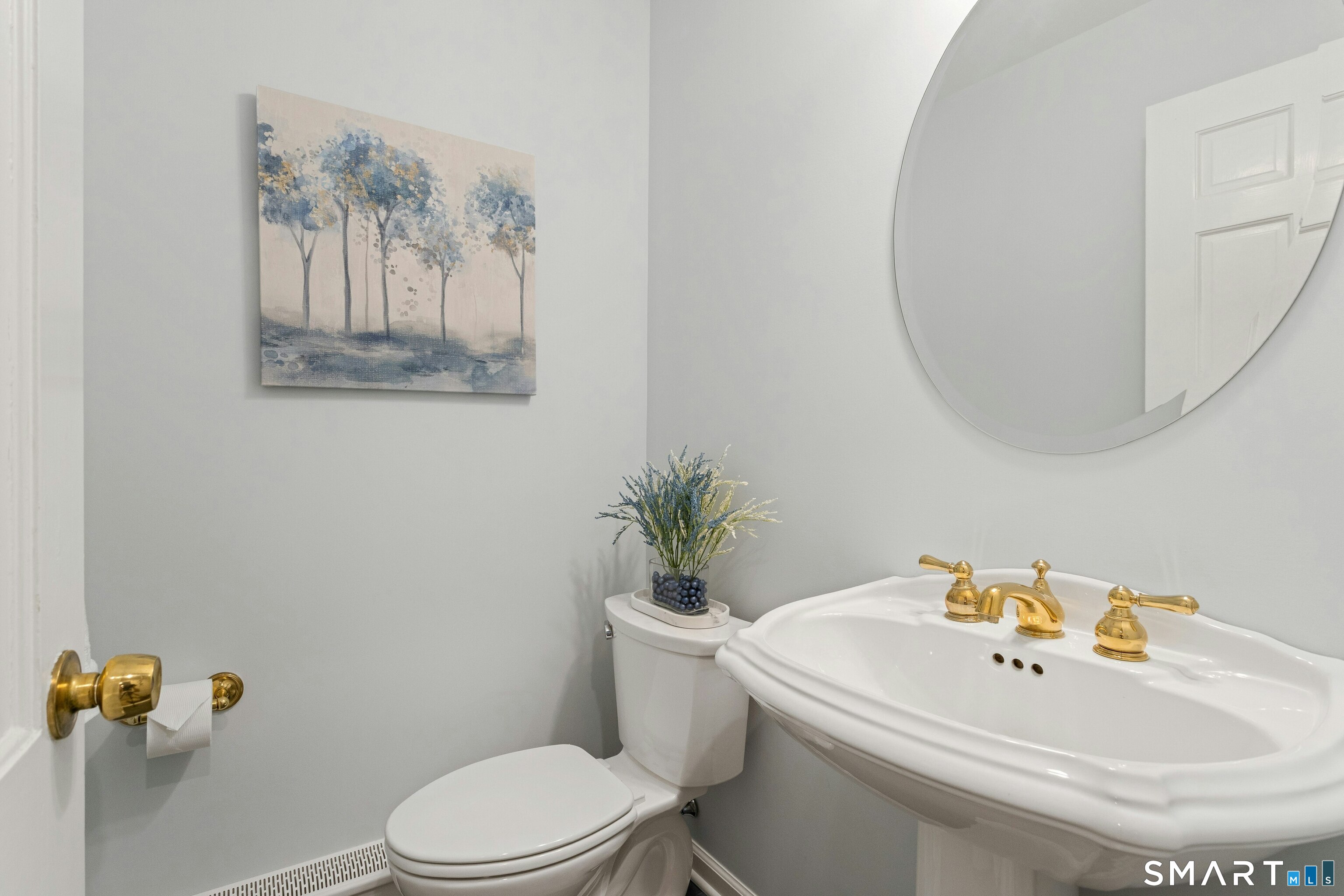 2 Pheasant Run Road Wilton, CT 06897 - Photo 13 of 31 Powder room on main floor