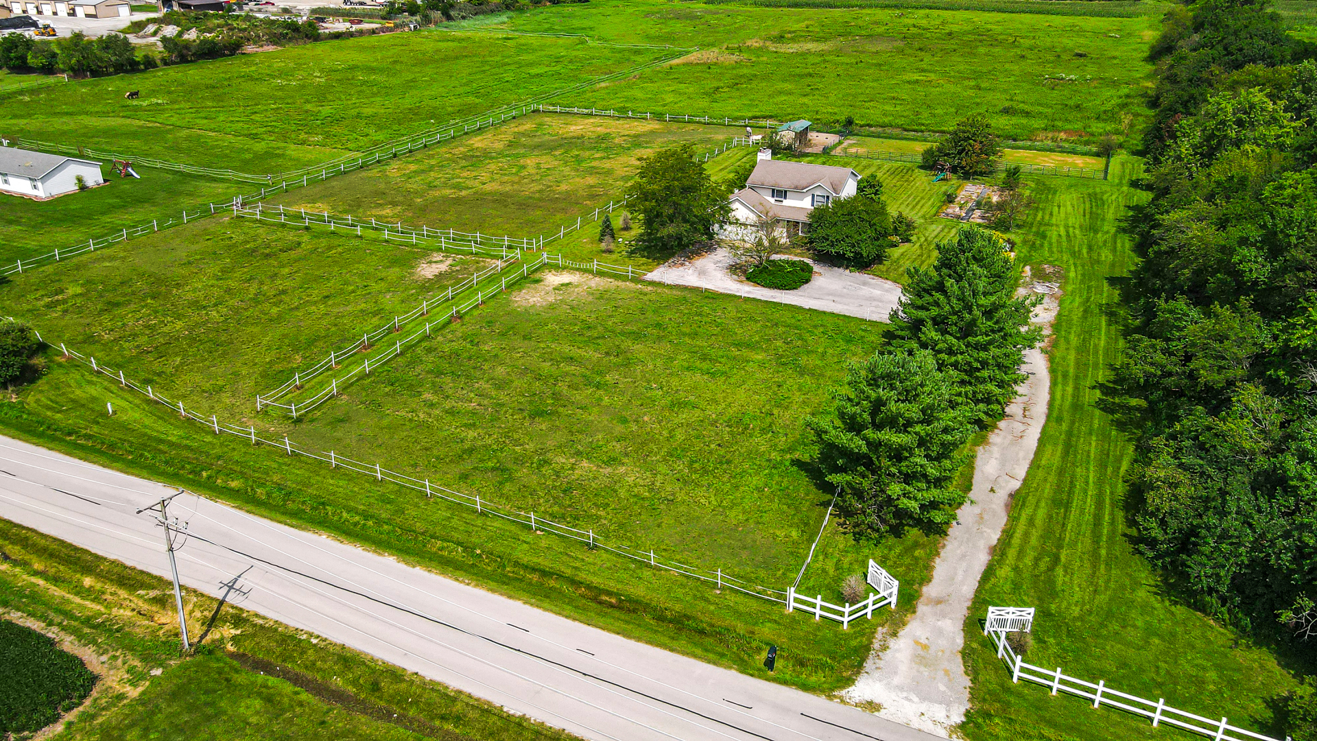 350 East Munz Road Crete, IL 60417 - Photo 3 of 34 a view of a garden